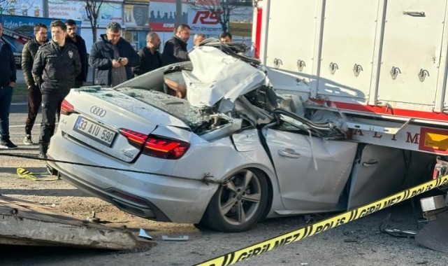 Otomobil park halindeki tıra çarptı: 1 ölü