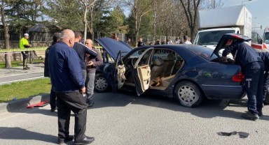 Otomobille çarpışan motosiklet yayalara çarptı: 1 ölü, 3 yaralı