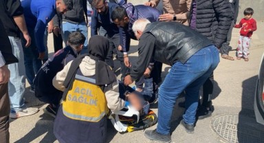 Otomobille motosiklet çarpıştı: 1 yaralı