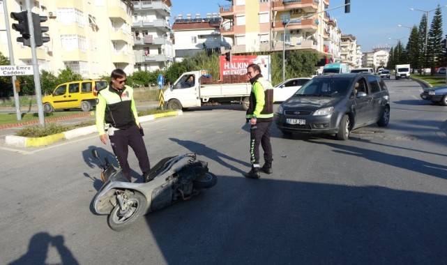 Otomobille motosiklet çarpıştı: 1 yaralı