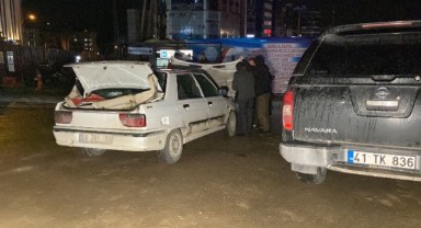 Pikap ile otomobil çarpıştı: 1 hafif yaralı