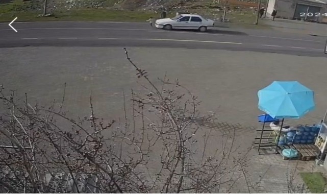 Şanlıurfa'da yola çıkan çocuğa araç çarptı!
