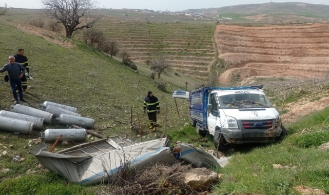 Tüp kamyoneti devrildi, facianın eşiğinden dönüldü