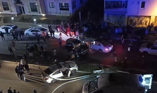 Turhal'da 3 araç birbirine girdi: çok sayıda yaralı
