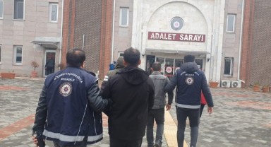 Urfa plakalı otomobilde göçmen kaçakçılığı: 3 tutuklama