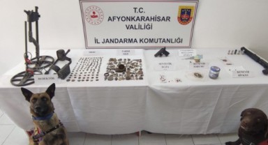 Uyuşturucu baskını yapılan evde tarihi eser ele geçirildi