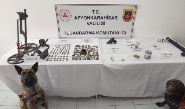 Uyuşturucu baskını yapılan evde tarihi eser ele geçirildi