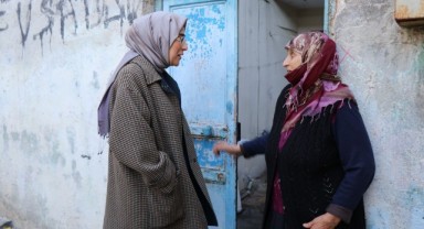Yazmacı kapı kapı dolaşarak başkan ve meclis üyesi adayları için destek istiyor