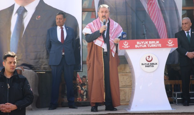 Yöresel elbise giren Destici, Şanlıurfa'da konuştu