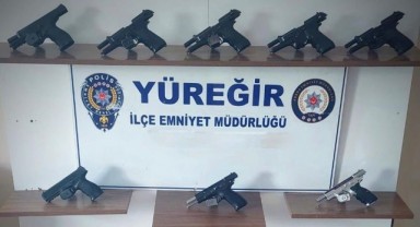 Yüreğir polisi çok sayıda ruhsatsız silah ele geçirdi
