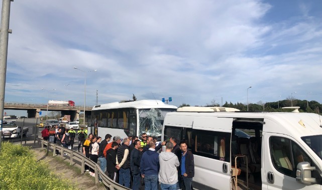 4 işçi servisi zincirleme kazaya karıştı: 2 yaralı