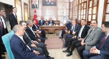 AK Kadrolardan Başkan Kuş’a tebrik ziyareti