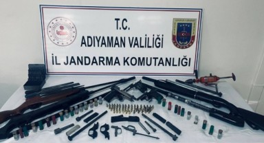 Çok sayıda silah ve silah parçası ele geçirildi