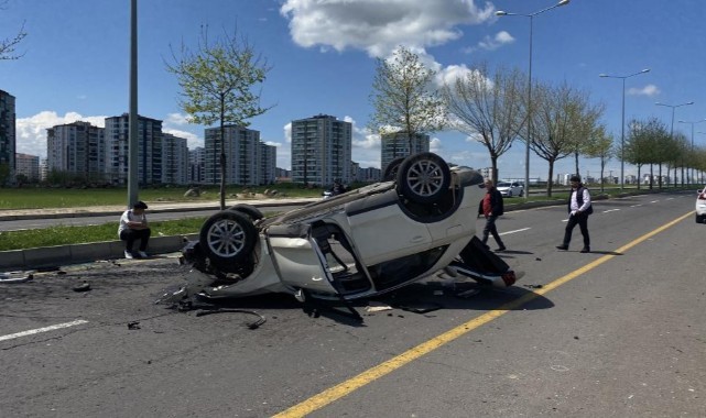 Diyarbakır’da iki otomobil çarpıştı: 6 yaralı