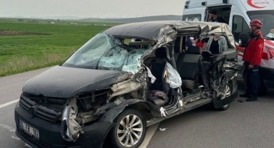 Gönen'de iki otomobil çarpıştı: 1 ölü