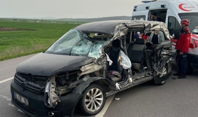 Gönen'de iki otomobil çarpıştı: 1 ölü
