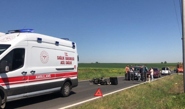 Hafif ticari araç ile motosiklet çarpıştı: 2 yaralı