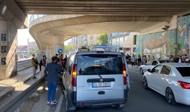 Hafif ticari araç motosiklete arkadan çarptı: 1 yaralı