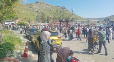 Halfeti ziyaretçi akınına uğradı