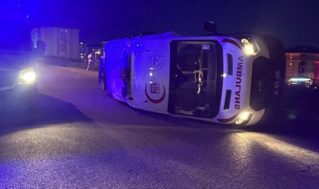 Hasta almaya giden ambulans kaza yaptı: 5 yaralı