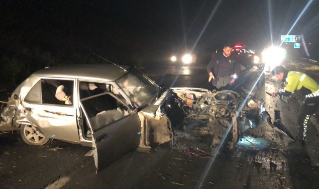 Hurdaya dönen otomobilin motoru çıktı