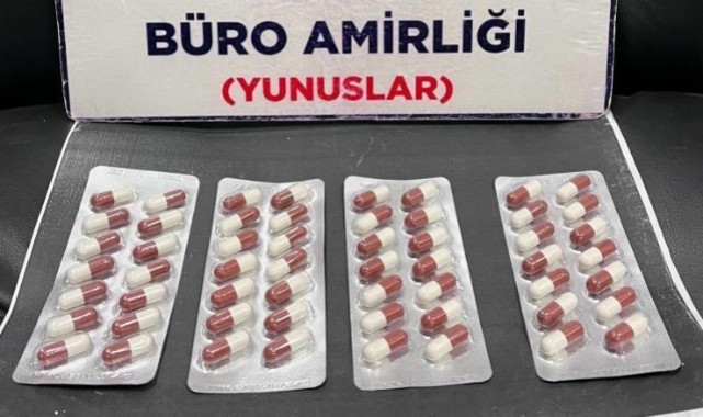 İki kişinin üzerinde uyuşturucu hap ele geçirildi
