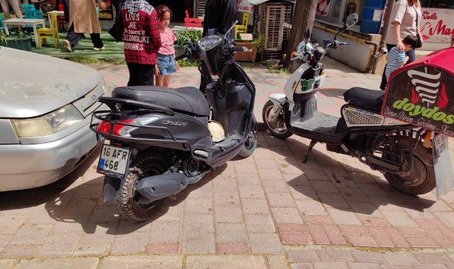 İki motosiklet kafa kafaya çarpıştı: 1'i ağır 2 yaralı
