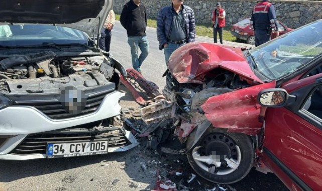 İki otomobil çarpıştı: 3'ü çocuk 5 yaralı