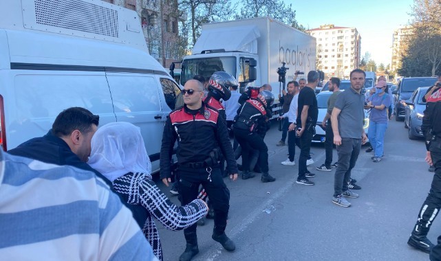 İzinsiz yürümek isteyen DEM'lilere polis müdahalesi