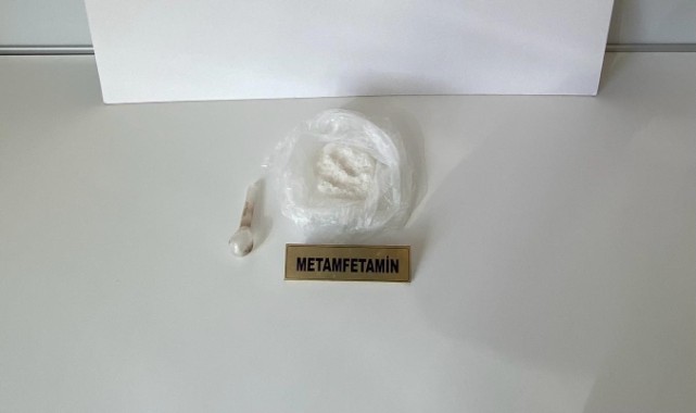 Kadın uyuşturucu kuryesi yakalandı
