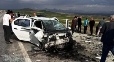 Karayolunda iki otomobil çarpıştı: 2 ölü, 4 yaralı