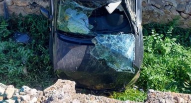 Komşu ilde otomobil dere yatağına devrildi: 4 yaralı