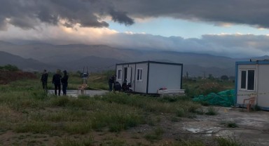 Konteynerde yaşayan bekçi pompalı tüfekle öldürüldü