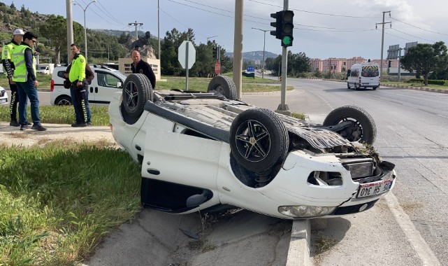 Kontrolden çıkan otomobil refüje devrildi: 1 yaralı