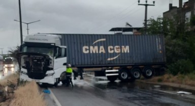 Kontrolden çıkan tır yolu kapattı: 1 yaralı