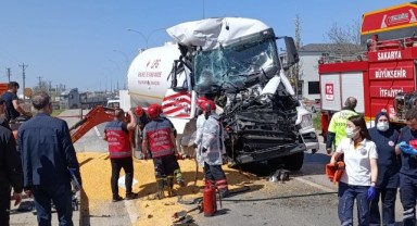 LPG yüklü tanker, tahıl yüklü tıra çarptı: 1 ölü, 1 ağır yaralı