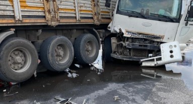 Mardin’de tır ile otomobil çarpıştı: 1 ölü, 4 yaralı