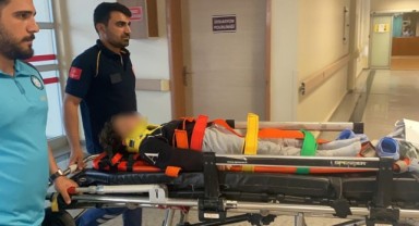 Motosikletle otomobil çarpıştı: 2 yaralı