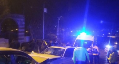 Muş’ta iki araç kafa kafaya çarpıştı