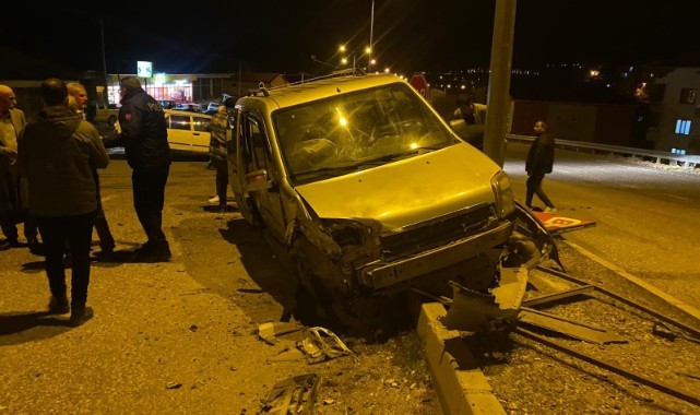 Otomobil ile hafif ticari araç çarpıştı: 7 yaralı
