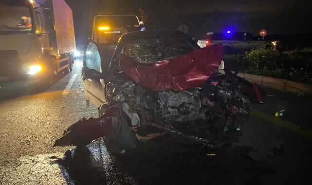 Otomobil ile kamyonet çarpıştı: 3’ü çocuk 13 yaralı