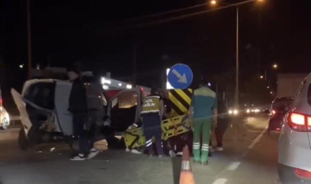 Otomobil ile ticari araç çarpıştı: 9 yaralı