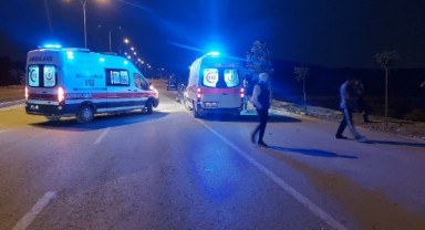 Otomobil istinat duvarından uçtu: 3 yaralı