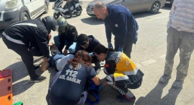 Otomobilin çarptığı motosiklet sürücüsü yaralandı