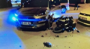 Otomobille çarpışan motosikletli yaralandı
