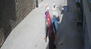 Şanlıurfa'da bohçacı kılığında 3 kadın evde para ve ziynet çaldı