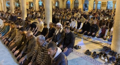 Şanlıurfa'da Kadir gecesinde camilere akın edildi