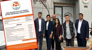 Suruç Belediyesi borç tablosunu binaya astı