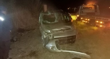 Ticari araç şarampole devrildi: 1’i ağır 4 yaralı