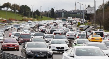 Trafiğe kayıtlı taşıtlar 2022 yılında 343,9 milyar km yol katetti